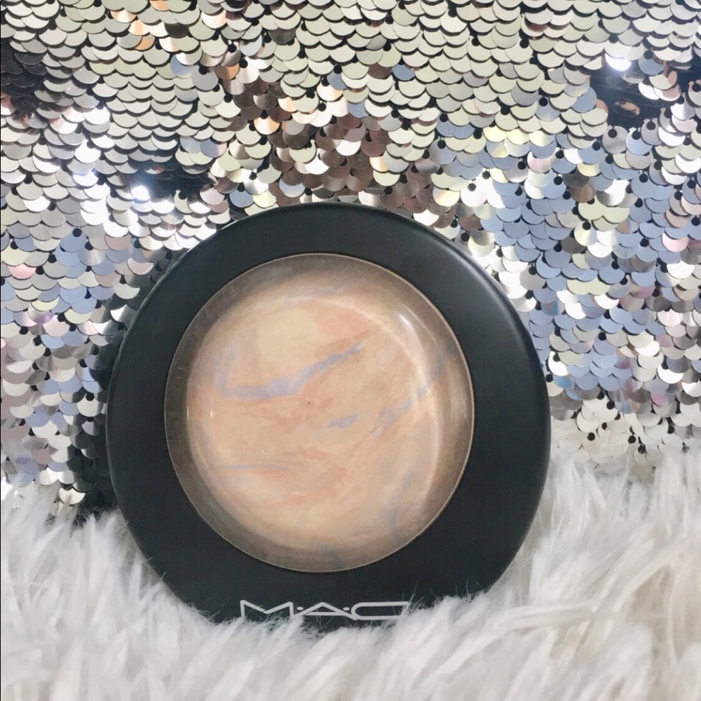 MAC Highlighter in “Lightscapade”
